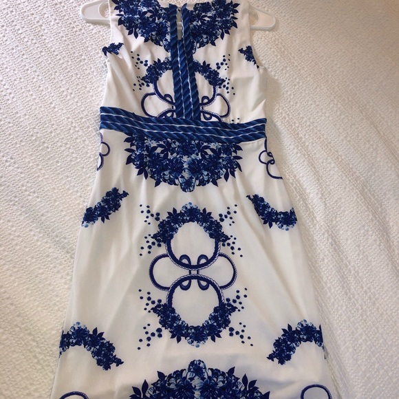 Semi fitted Dress - Picture 3 of 4